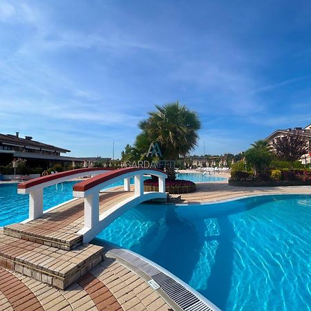 Perla Apartment - 3 Piscine E Un Bar - Desenzano Desenzano del Garda Ngoại thất bức ảnh