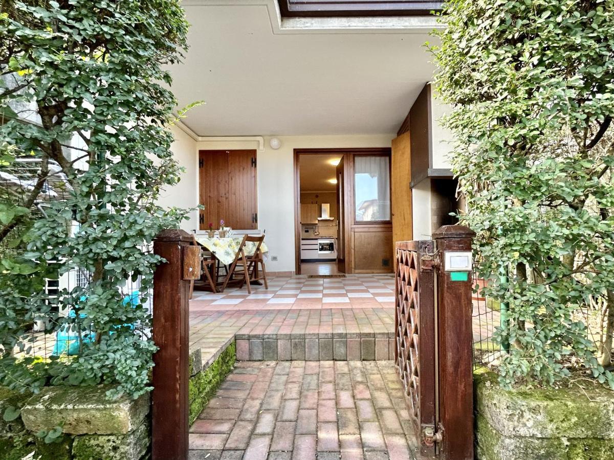 Perla Apartment - 3 Piscine E Un Bar - Desenzano Desenzano del Garda Ngoại thất bức ảnh