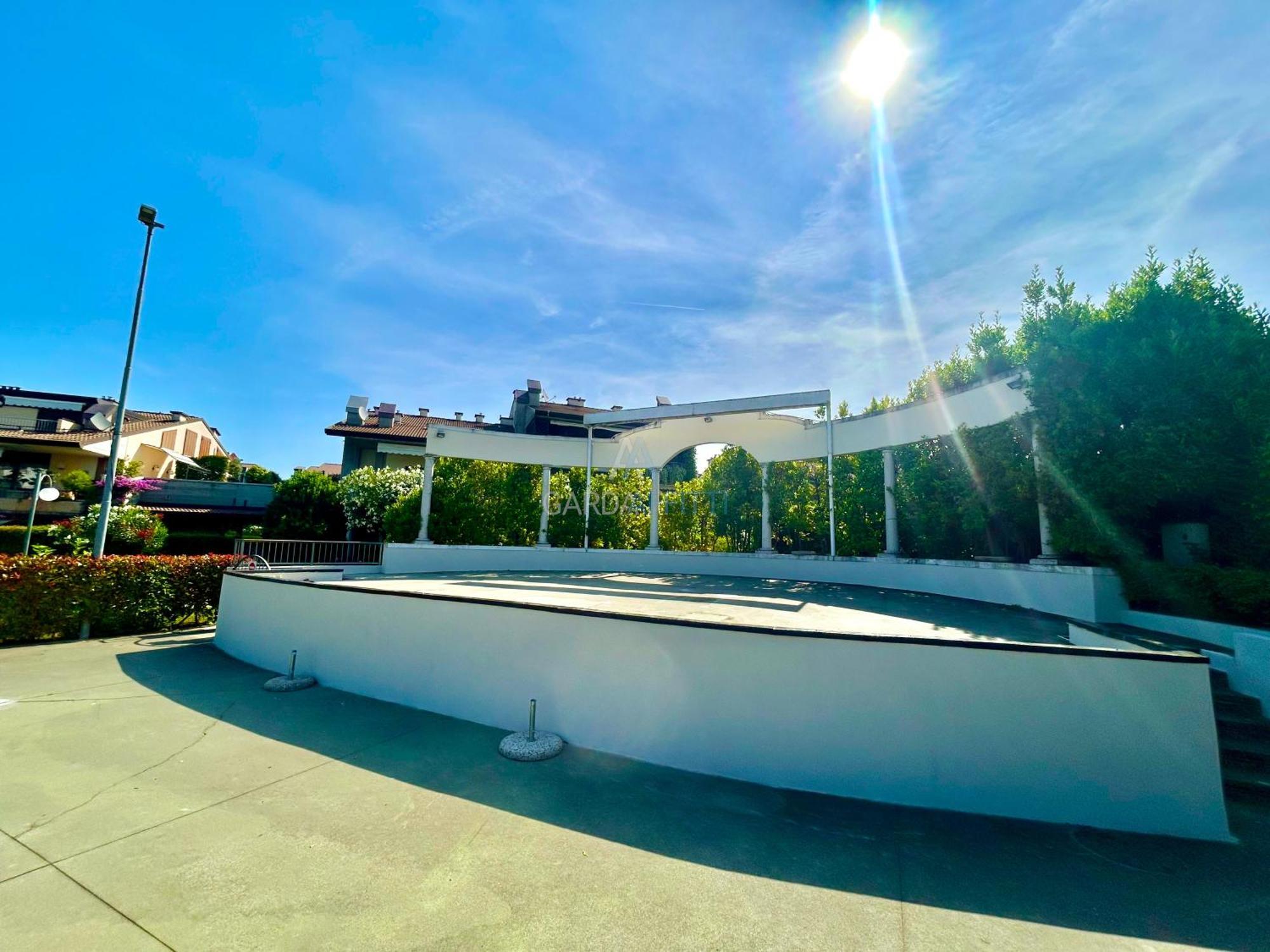 Perla Apartment - 3 Piscine E Un Bar - Desenzano Desenzano del Garda Ngoại thất bức ảnh
