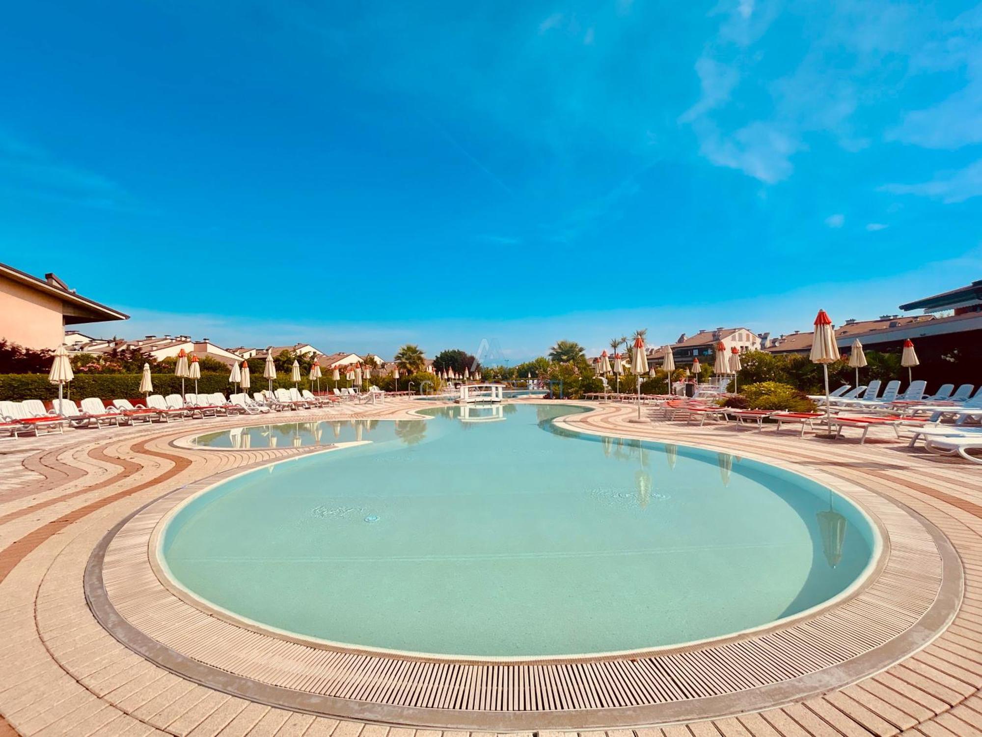 Perla Apartment - 3 Piscine E Un Bar - Desenzano Desenzano del Garda Ngoại thất bức ảnh