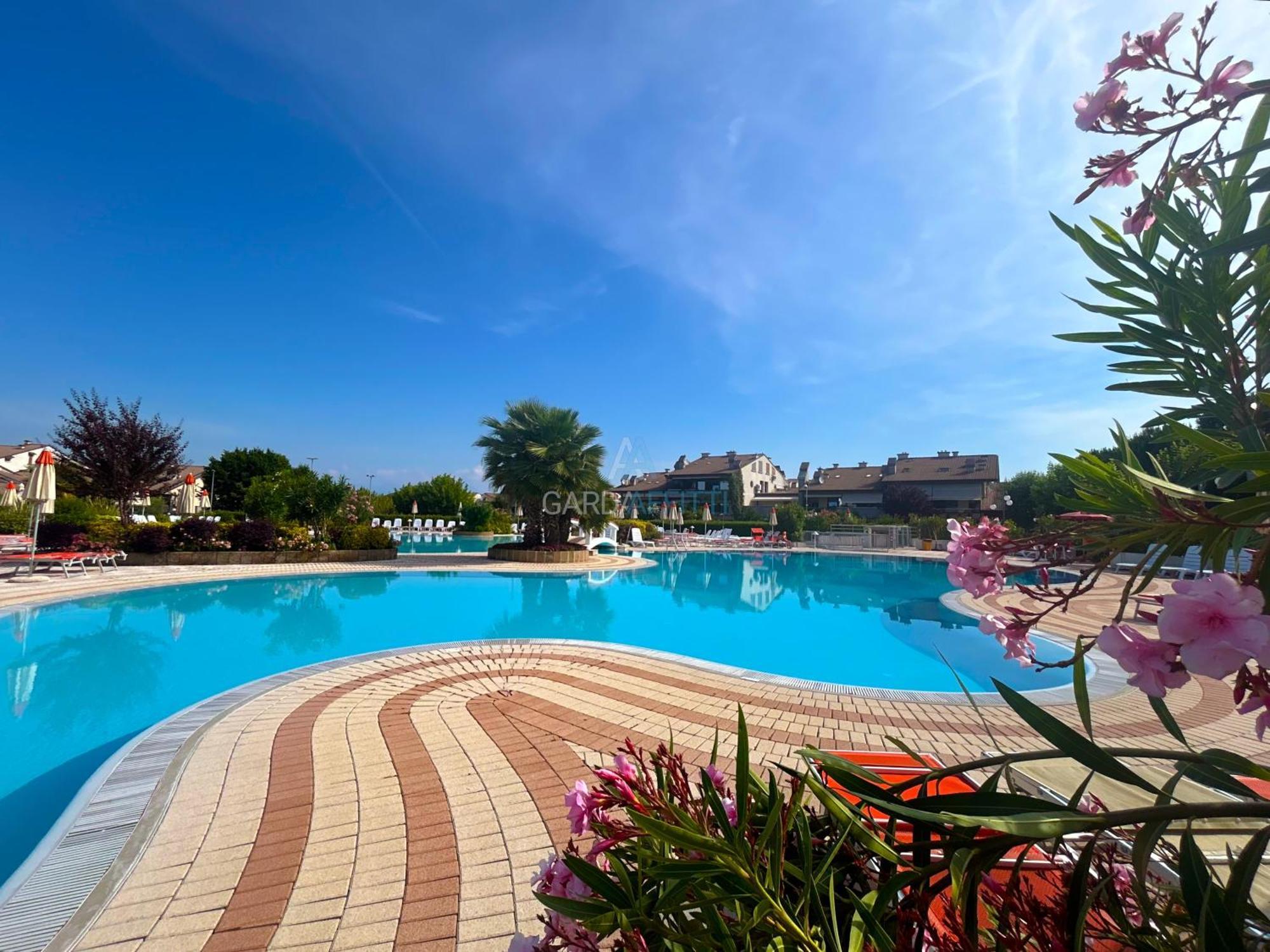 Perla Apartment - 3 Piscine E Un Bar - Desenzano Desenzano del Garda Ngoại thất bức ảnh