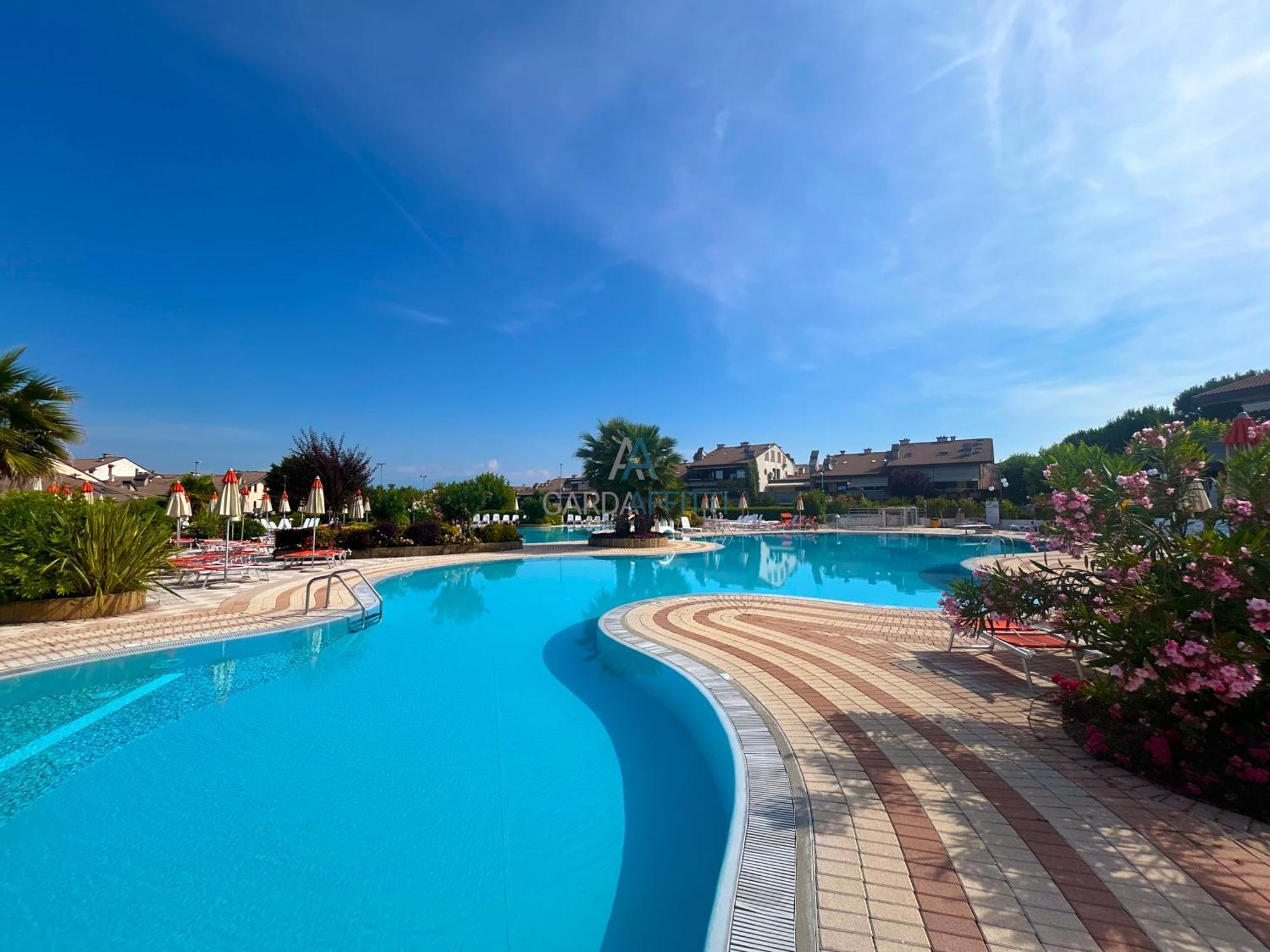 Perla Apartment - 3 Piscine E Un Bar - Desenzano Desenzano del Garda Ngoại thất bức ảnh