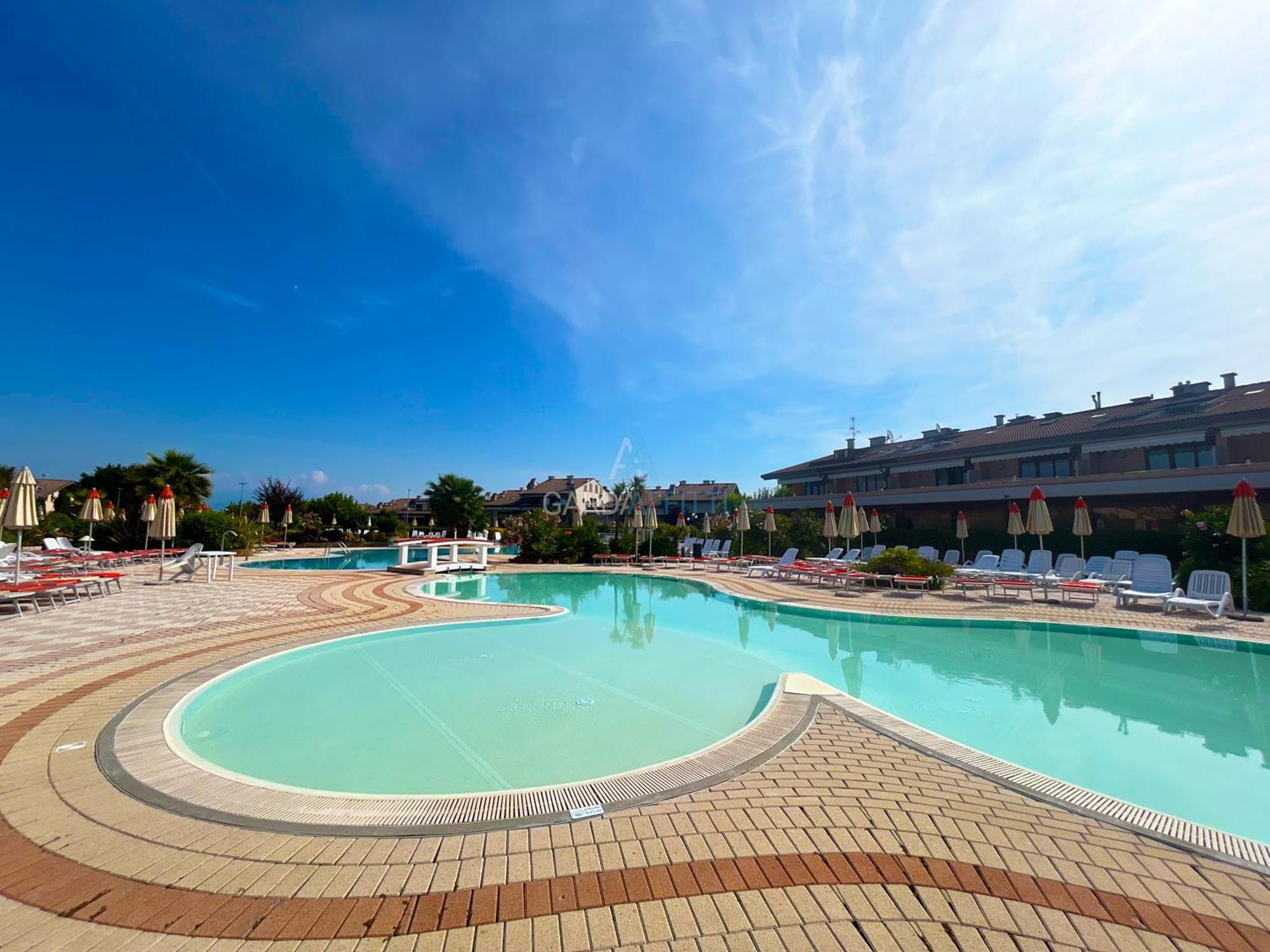 Perla Apartment - 3 Piscine E Un Bar - Desenzano Desenzano del Garda Ngoại thất bức ảnh